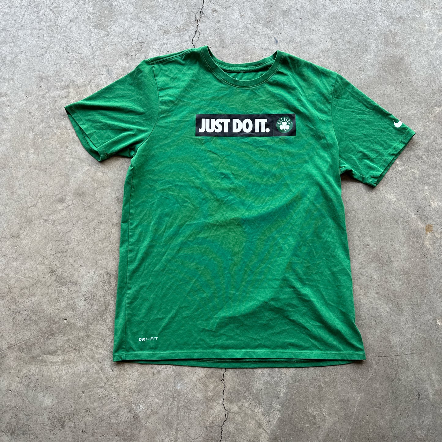 Vintage ‘Just do it’ Nike Celtics Tee - L