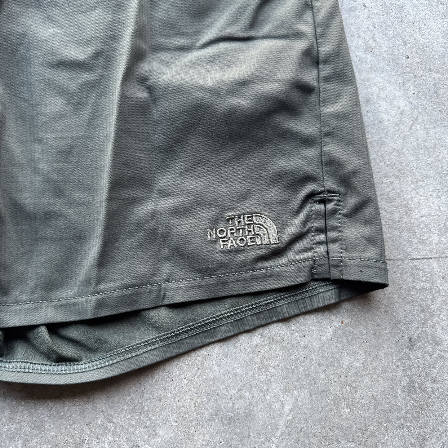 Women’s North Face Shorts - M
