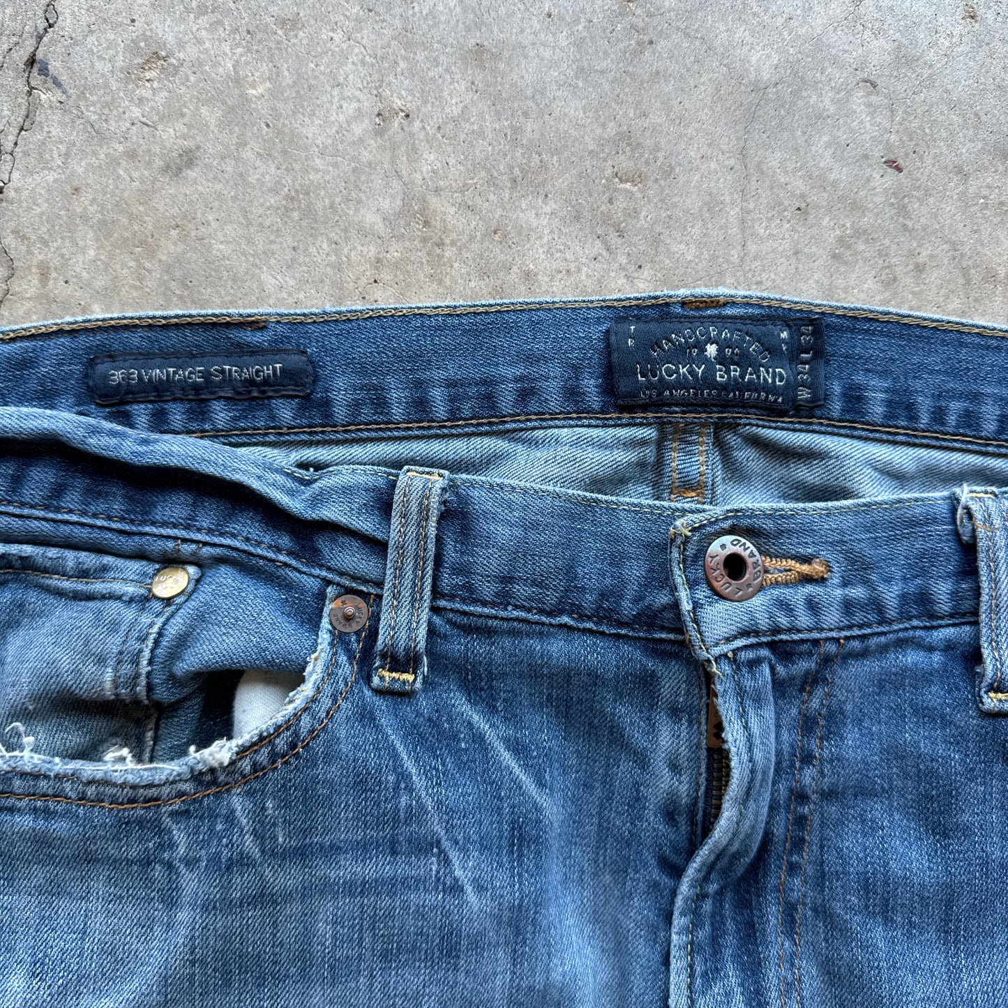 Vintage Straight Leg Lucky Jeans - 34