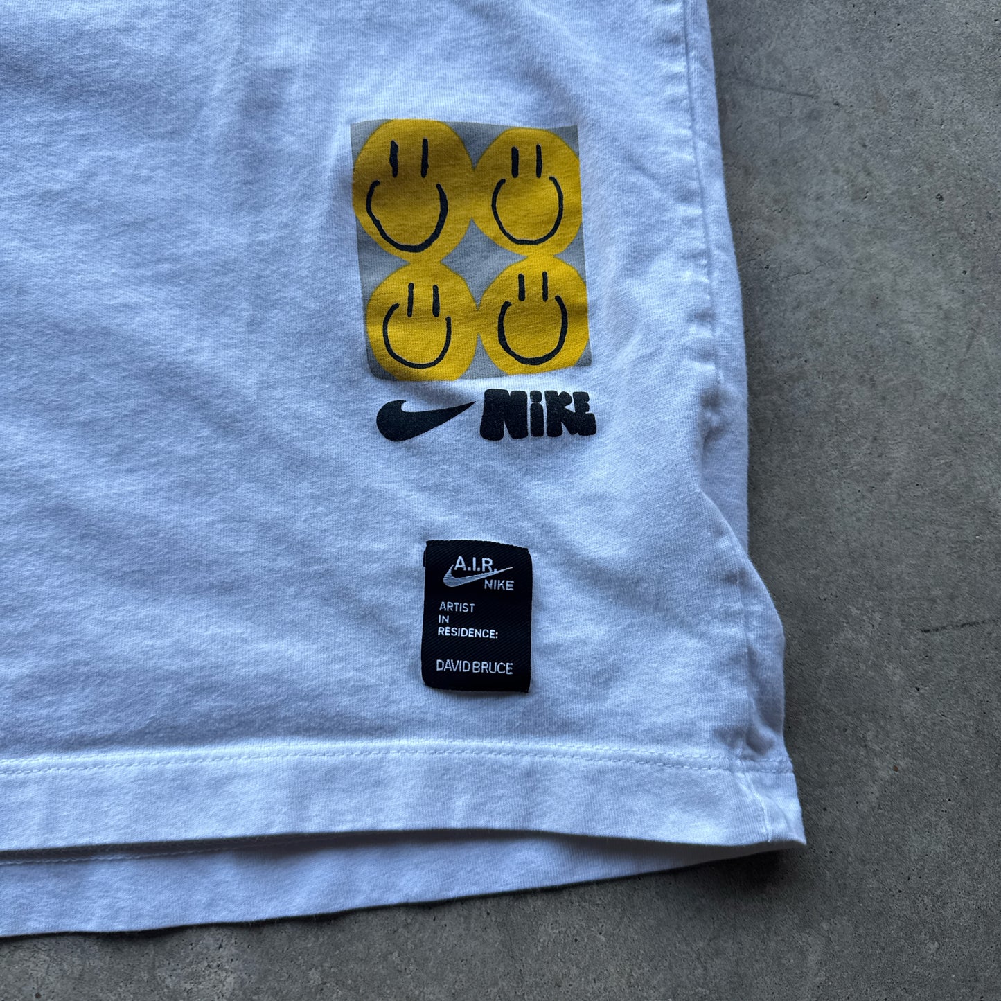 Vintage Nike Graphic Basketball Tee - M